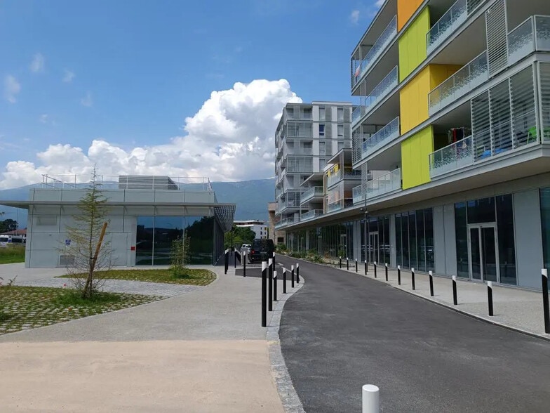 4 Rue Germaine Tillion, Saint-Genis-Pouilly for sale - Building Photo - Image 1 of 2