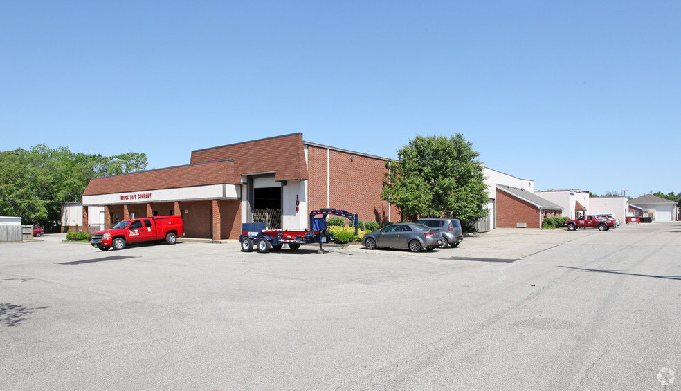 106-116 E College Ave, Westerville, OH for lease - Primary Photo - Image 1 of 3