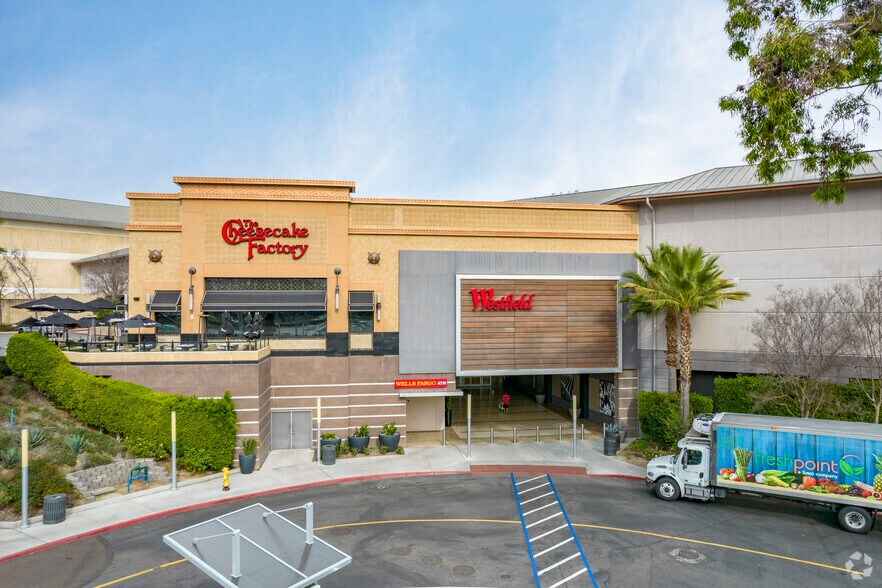 200-272 E Via Rancho Pky, Escondido, CA for sale - Primary Photo - Image 1 of 1