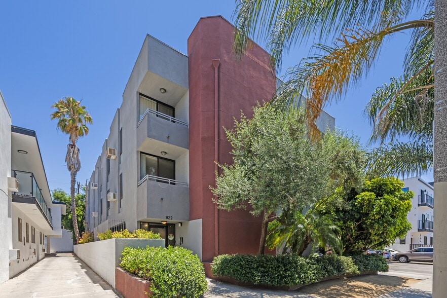 922 N Hudson Ave, Los Angeles, CA for sale - Building Photo - Image 1 of 20