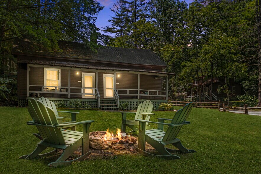 1097 E Healing Springs Rd, Crumpler, NC for sale - Primary Photo - Image 1 of 1