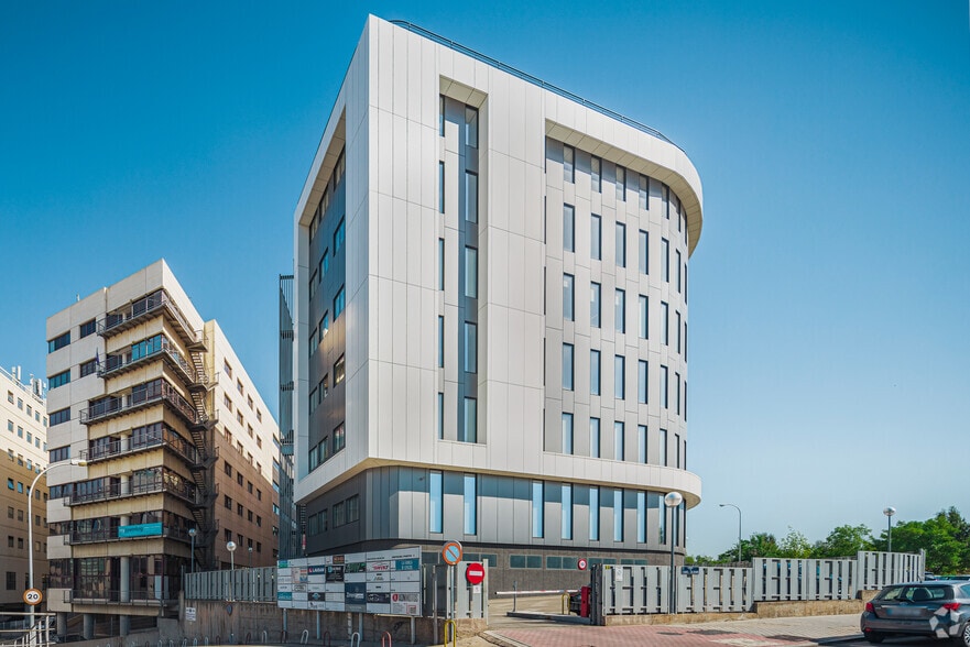 Calle Isabel Colbrand, 6-8, Madrid, Madrid for lease - Building Photo - Image 3 of 14