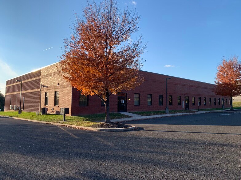 690 Enterprise Dr, Limerick, PA for sale - Building Photo - Image 1 of 1
