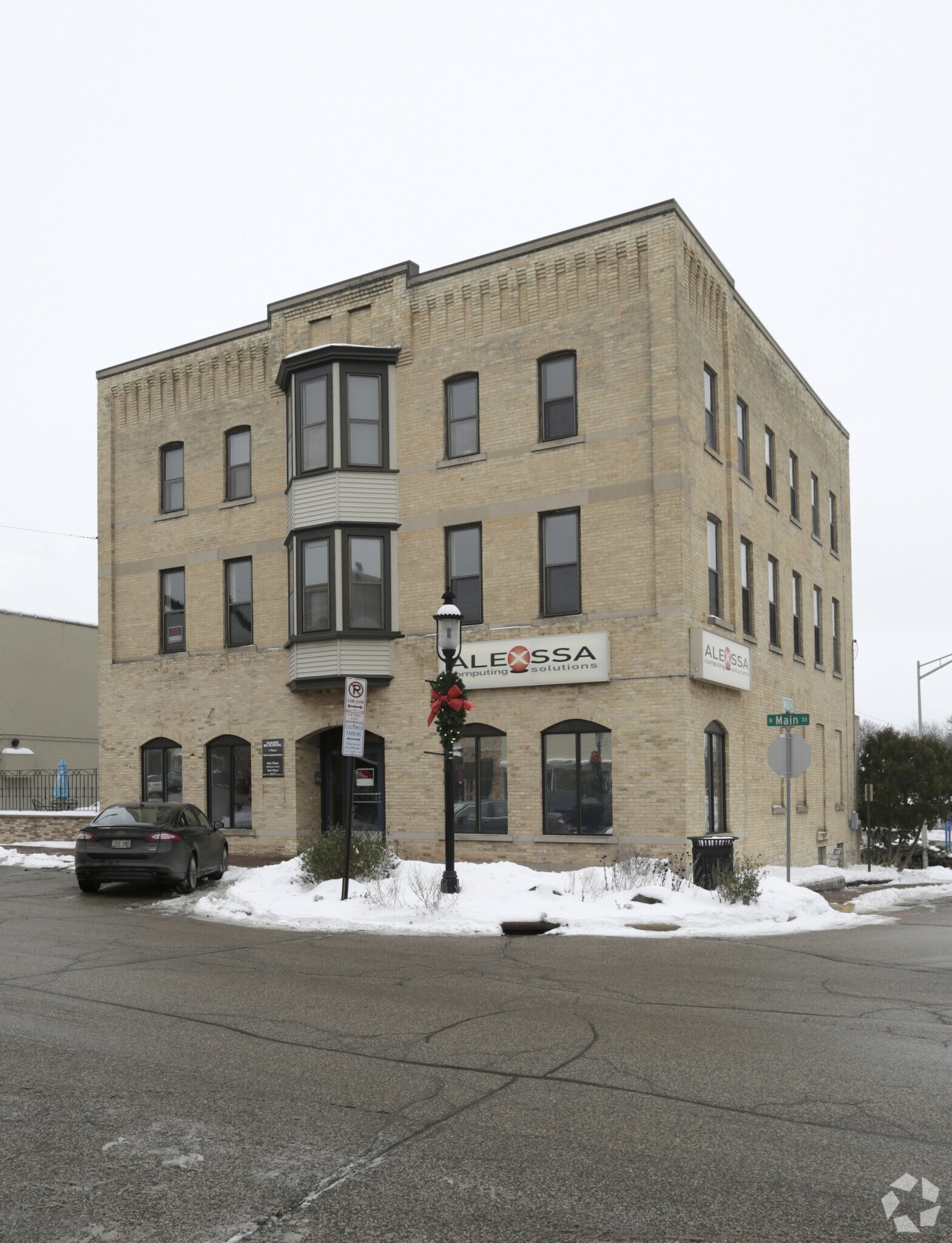 301-303 N Main St, West Bend, WI for sale Primary Photo- Image 1 of 1