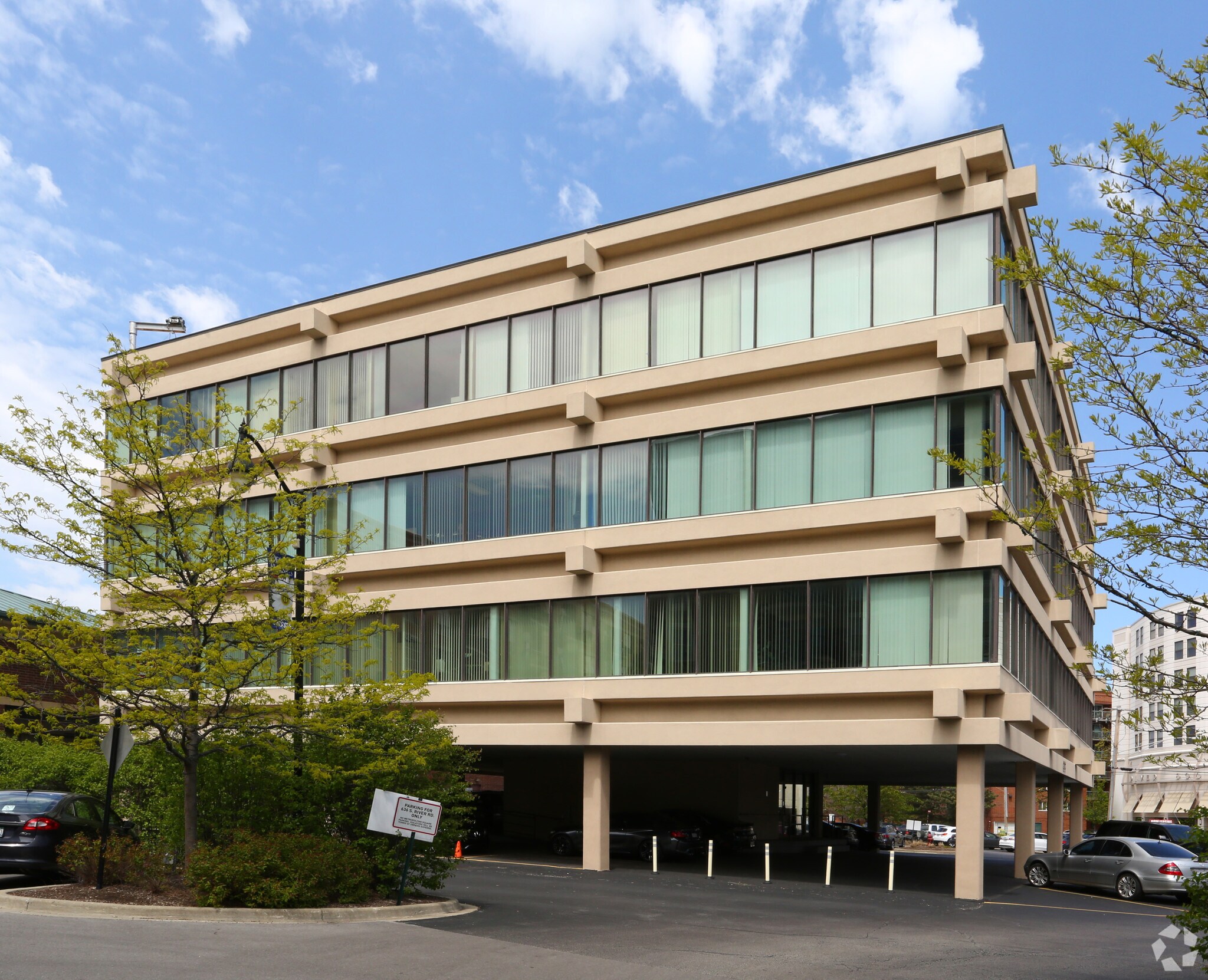 636 S Des Plaines River Rd, Des Plaines, IL for sale Primary Photo- Image 1 of 1