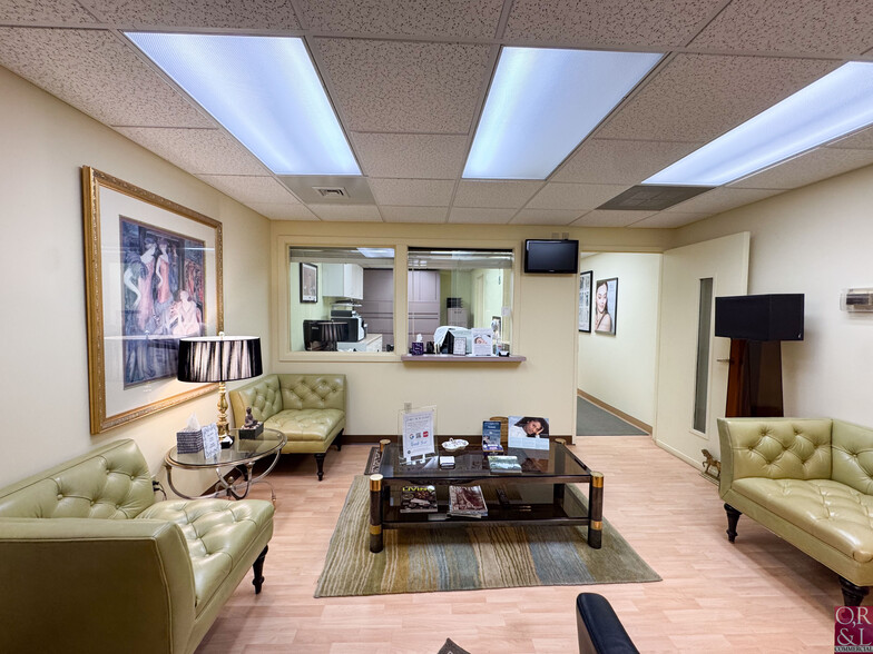 687 Straits Tpke, Middlebury, CT for lease - Building Photo - Image 2 of 25