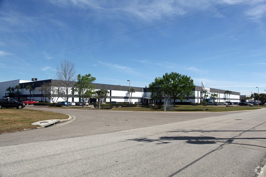 4908 Tampa West Blvd, Tampa, FL for lease - Building Photo - Image 3 of 3