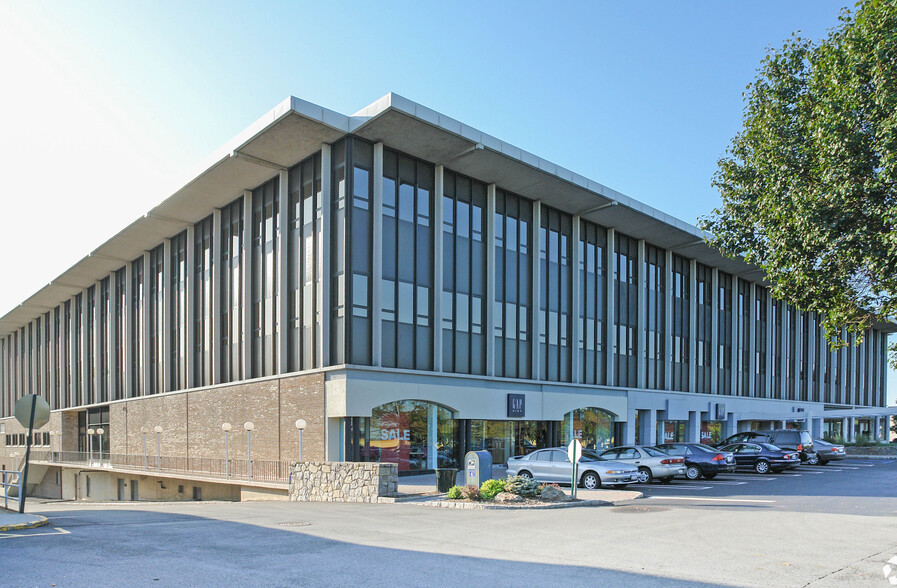 700 White Plains Rd, Scarsdale, NY for lease - Building Photo - Image 1 of 10