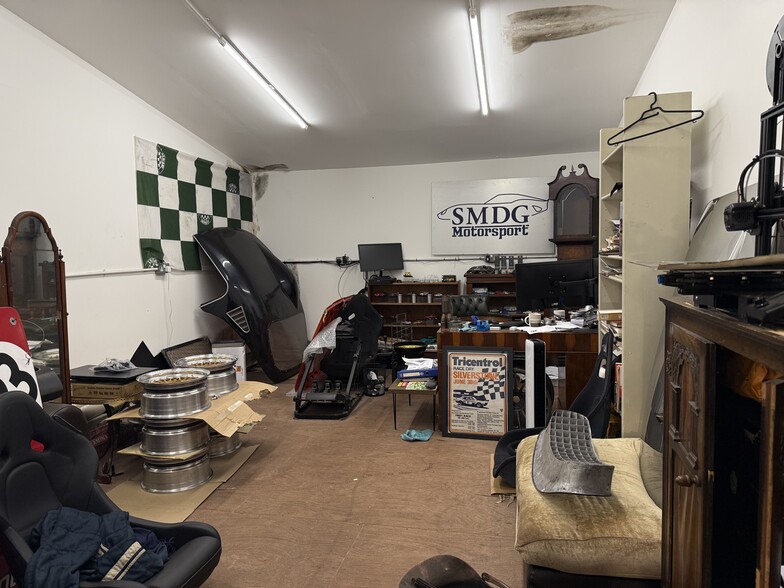 Units 13 &13b Ridge Farm, Horsham Rd, Dorking for lease - Building Photo - Image 2 of 7