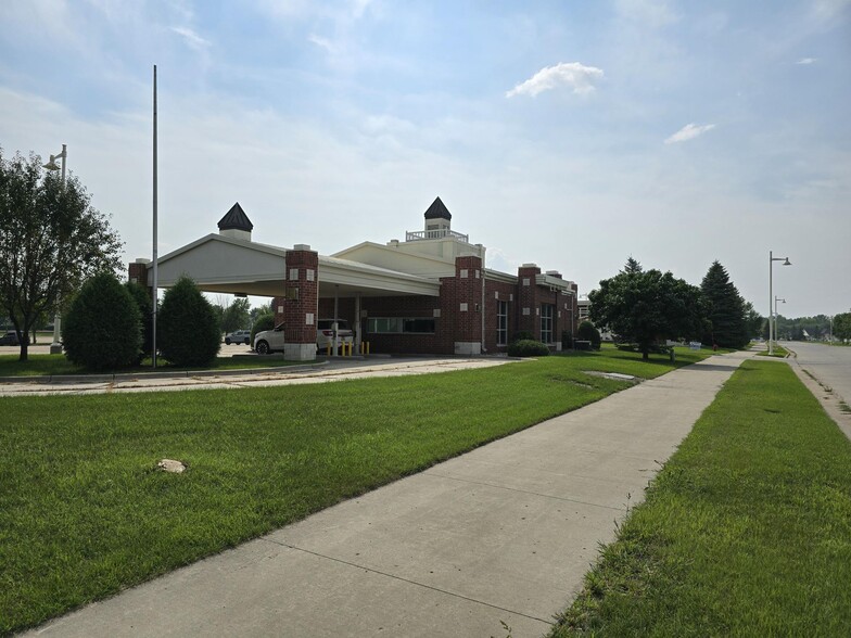 2755 10th Ave N, Grand Forks, ND for sale - Building Photo - Image 1 of 20