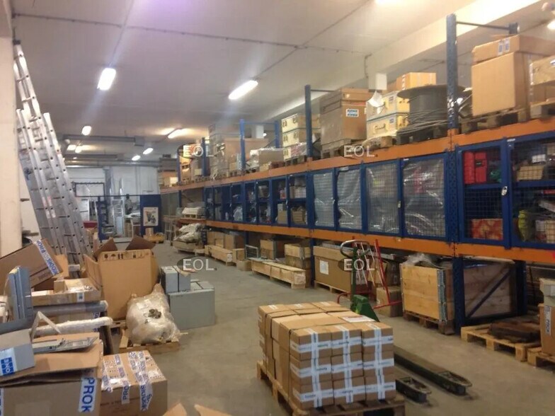 Flex in Villeneuve-la-Garenne for lease - Interior Photo - Image 2 of 4