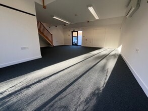 Crown Ln S, Ardleigh for lease Interior Photo- Image 1 of 4
