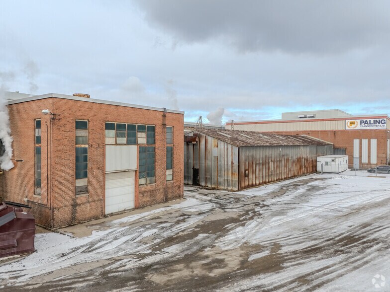 1632 Burlington St E, Hamilton, ON à louer - Photo du bâtiment - Image 2 de 6