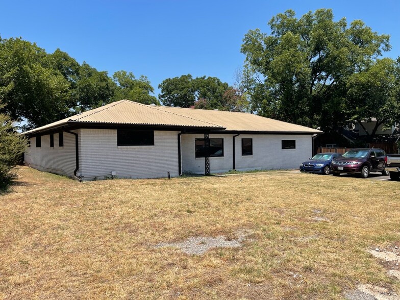 1927 W Arkansas Ln, Pantego, TX for sale - Building Photo - Image 1 of 1