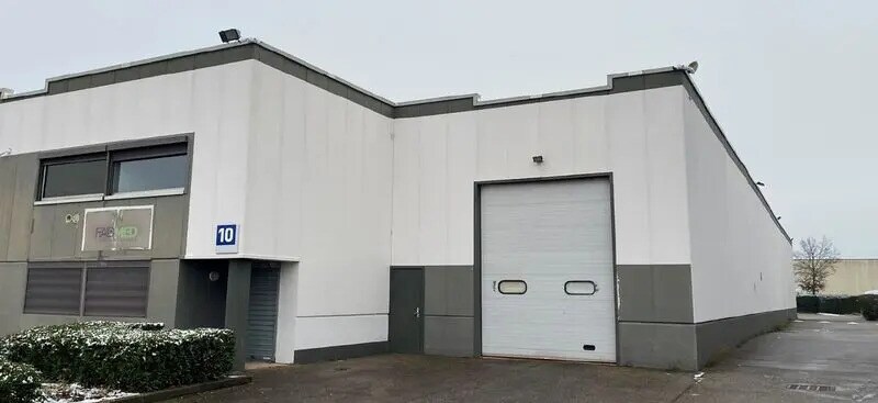 Flex in Décines-Charpieu for lease - Building Photo - Image 2 of 15