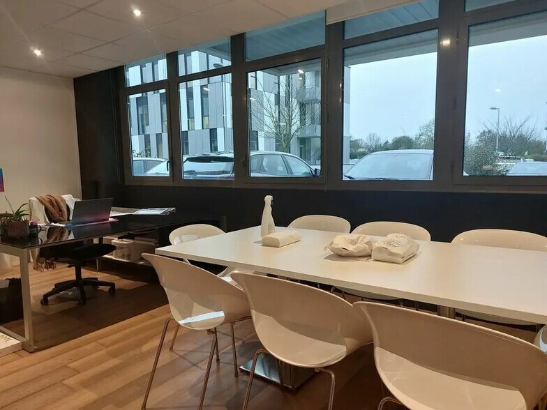 Office in Saint-Grégoire for sale - Interior Photo - Image 2 of 5