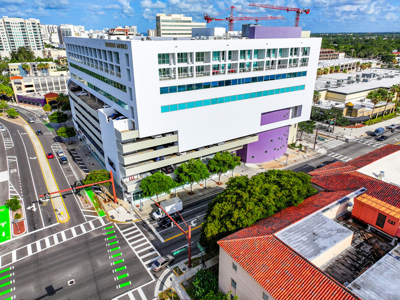 1990 Main St, Sarasota, FL for lease - Building Photo - Image 3 of 8