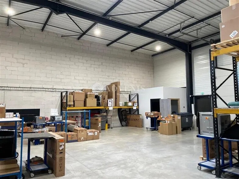 Flex in Chambray-lès-Tours for lease - Interior Photo - Image 2 of 9