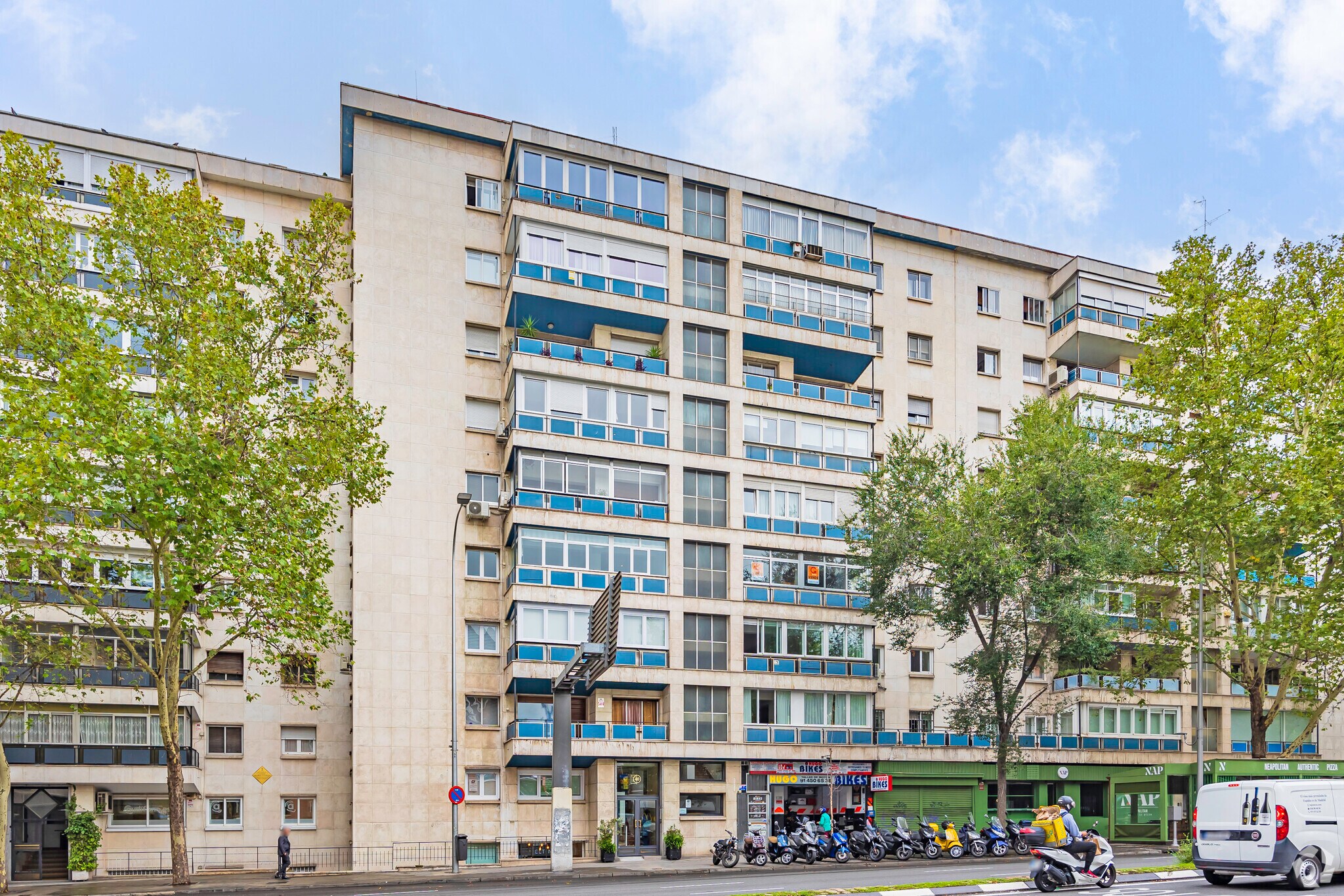 Avenida de Alberto Alcocer, 40, Madrid, Madrid for sale Primary Photo- Image 1 of 1