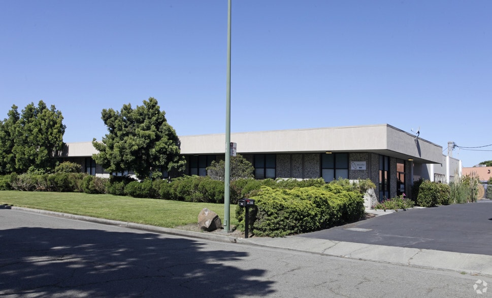 421 Pendleton Way, Oakland, CA for lease - Building Photo - Image 1 of 3