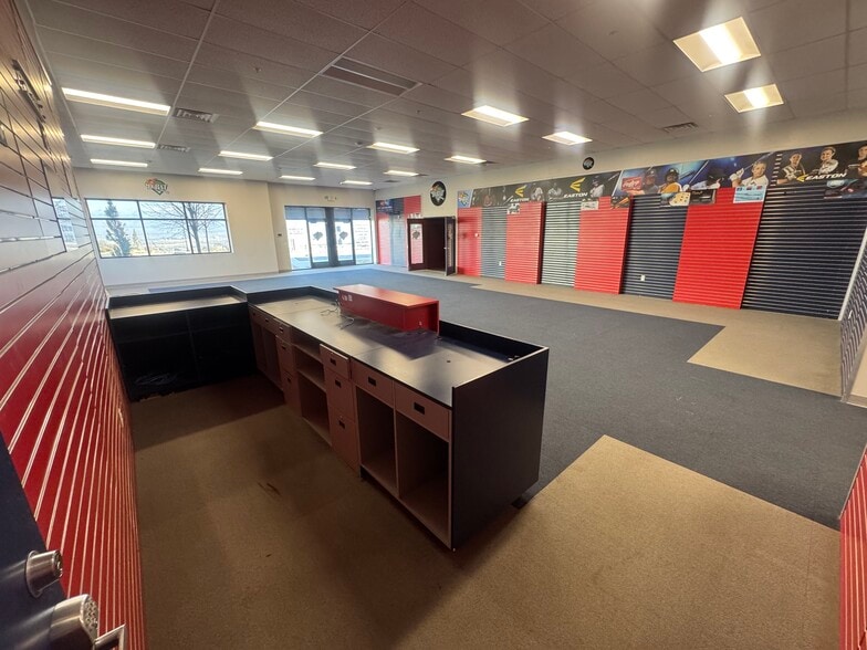 15856 S Rockwell Park Cv, Herriman, UT for lease - Primary Photo - Image 2 of 17