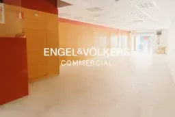 Retail in Montcada i Reixac, Barcelona for lease Interior Photo- Image 2 of 4