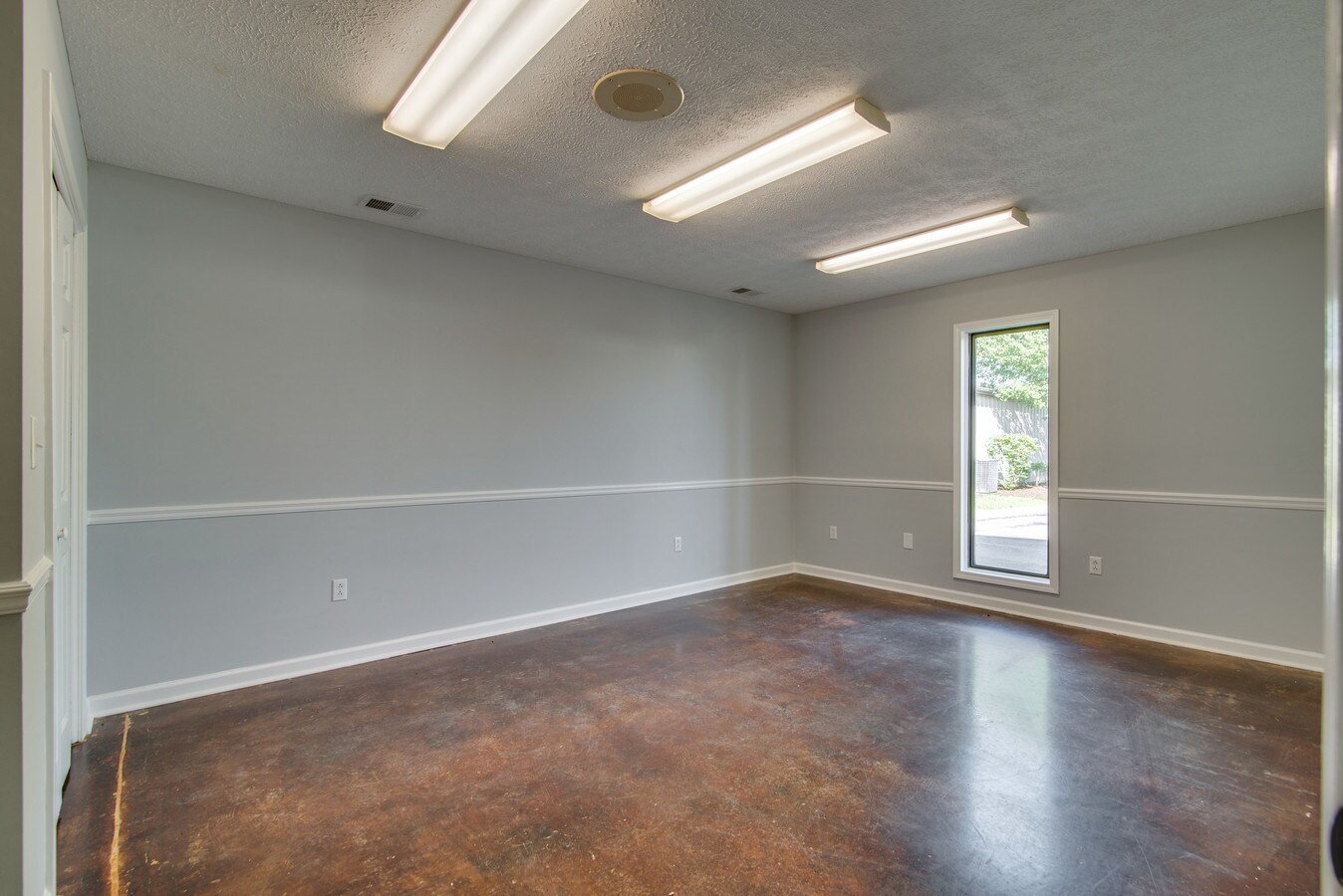 100 Mooreland Dr, Springfield, TN 37172