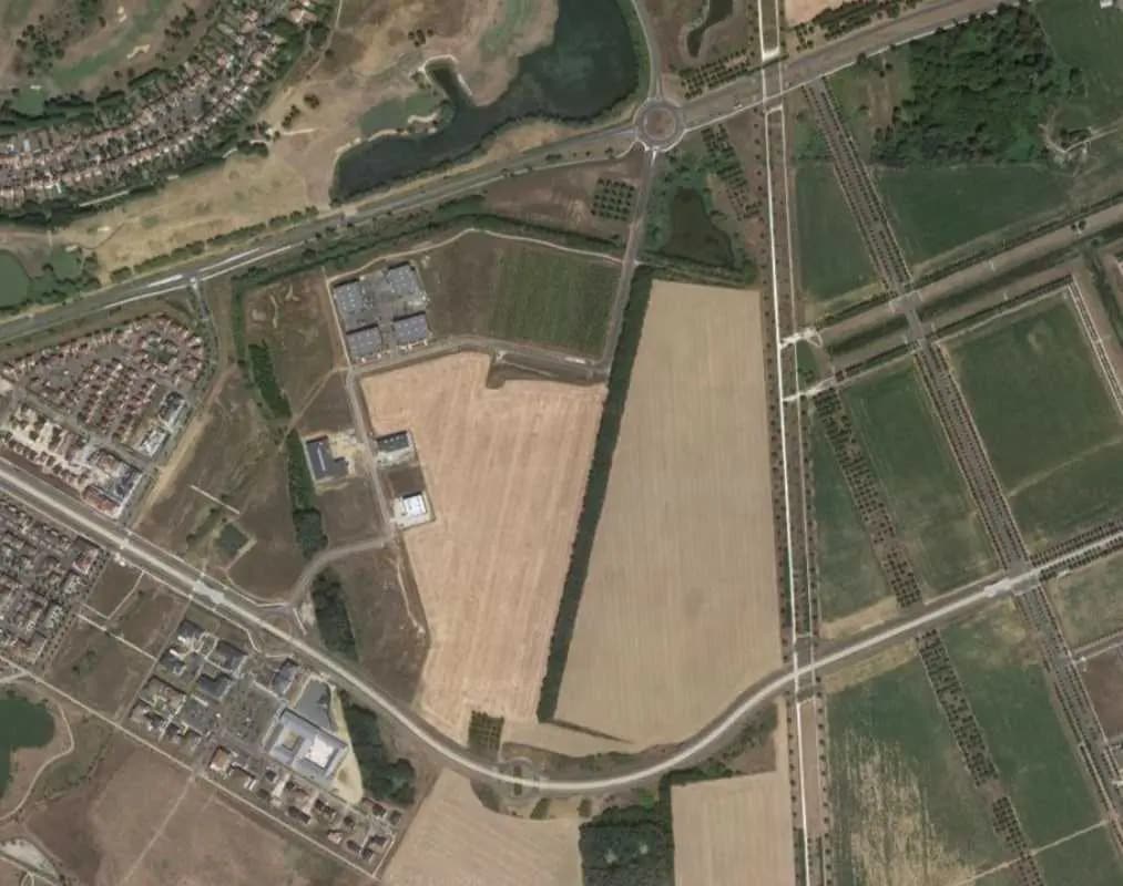 Land in Saint-Pierre-du-Perray for sale Aerial- Image 1 of 2