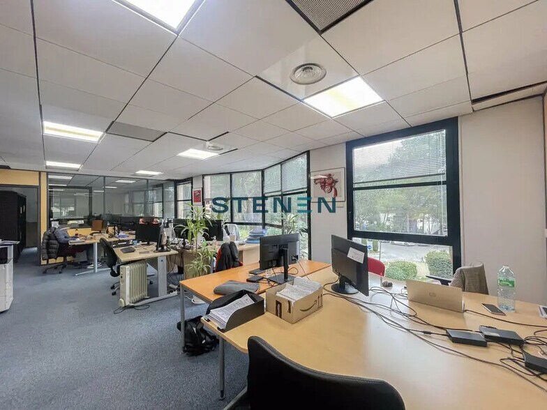 Office in Aix-en-Provence for lease - Interior Photo - Image 2 of 6