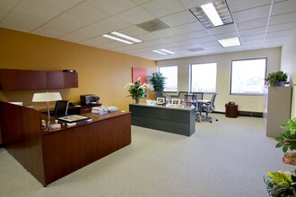 825 Green Bay Rd, Wilmette, IL for lease Interior Photo- Image 2 of 5