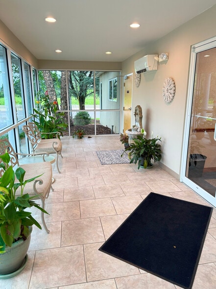 4666-4676 Route 309 portfolio of 2 properties for sale on LoopNet.com - Interior Photo - Image 2 of 16