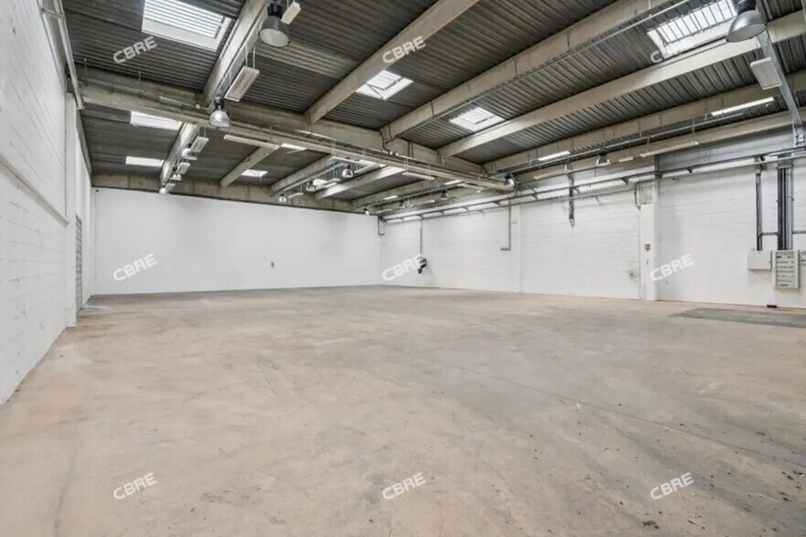 Industrial in Palaiseau for lease - Interior Photo - Image 3 of 10