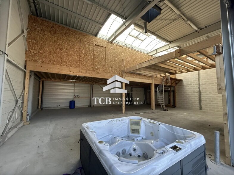 Flex in Les Sorinières for lease - Interior Photo - Image 2 of 6