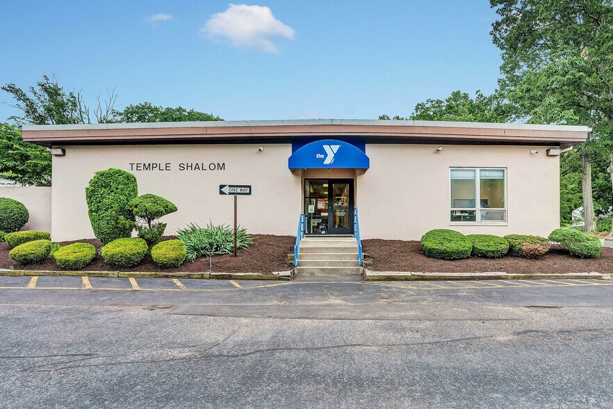 5 Ayrmont Ln, Matawan, NJ for sale - Primary Photo - Image 1 of 1