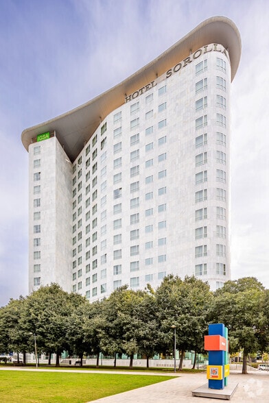 Avinguda de les Corts Valencianes, 58, València, Valencia for lease - Building Photo - Image 3 of 5