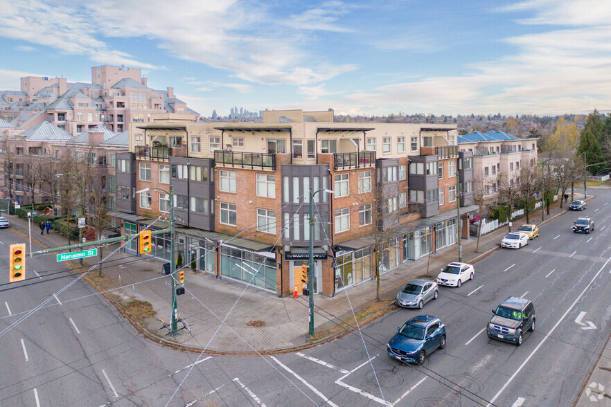 2406-2408 E Broadway, Vancouver, BC for lease - Primary Photo - Image 1 of 4