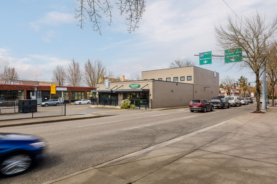 3902 NE Sandy Blvd, Portland, OR for sale - Building Photo - Image 1 of 20