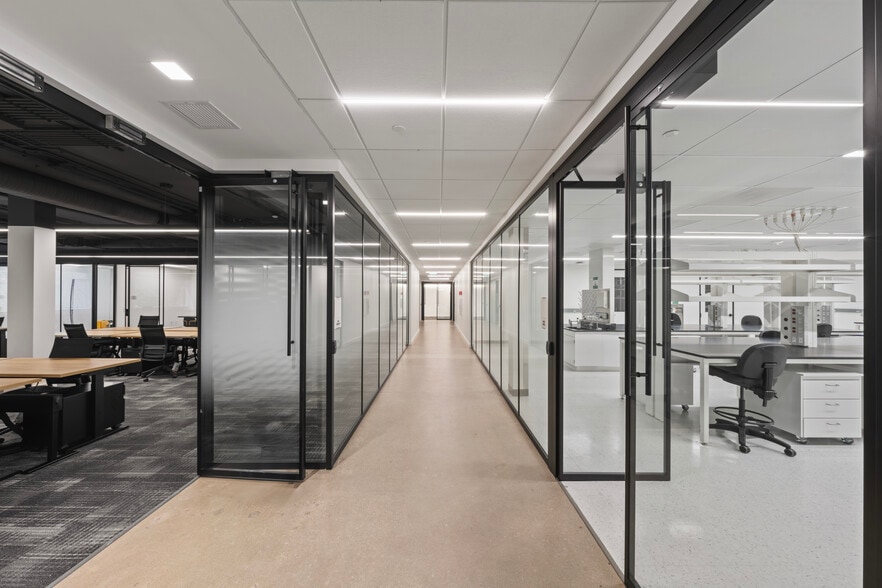 6220 Greenwich Dr, San Diego, CA for lease - Interior Photo - Image 3 of 5