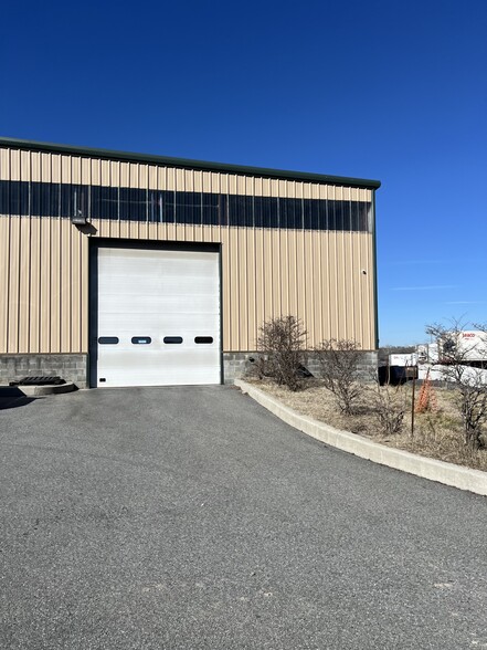 70 J Caldwell Ln, New Castle, DE for lease - Building Photo - Image 3 of 5