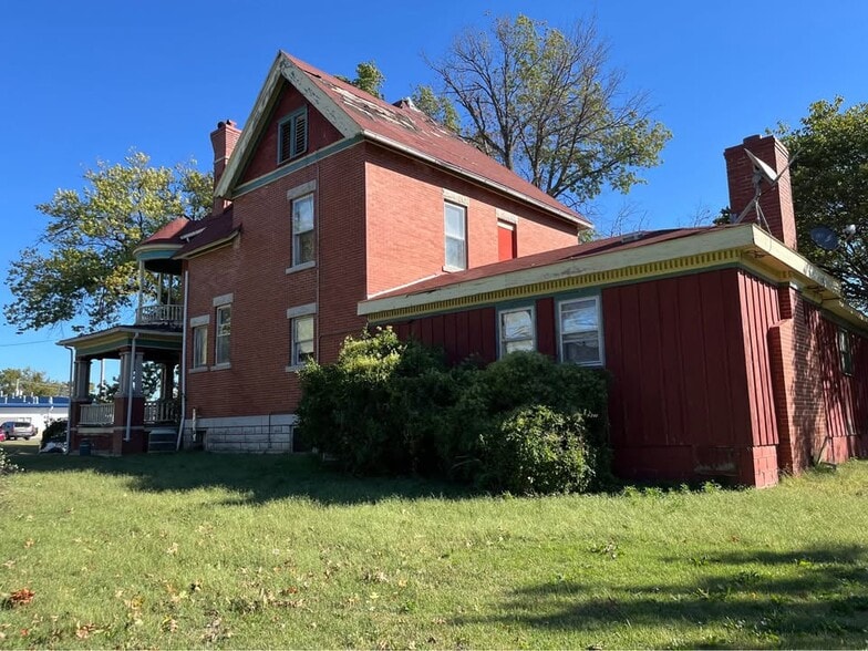 419 W Locust St, Independence, KS for sale - Building Photo - Image 3 of 6