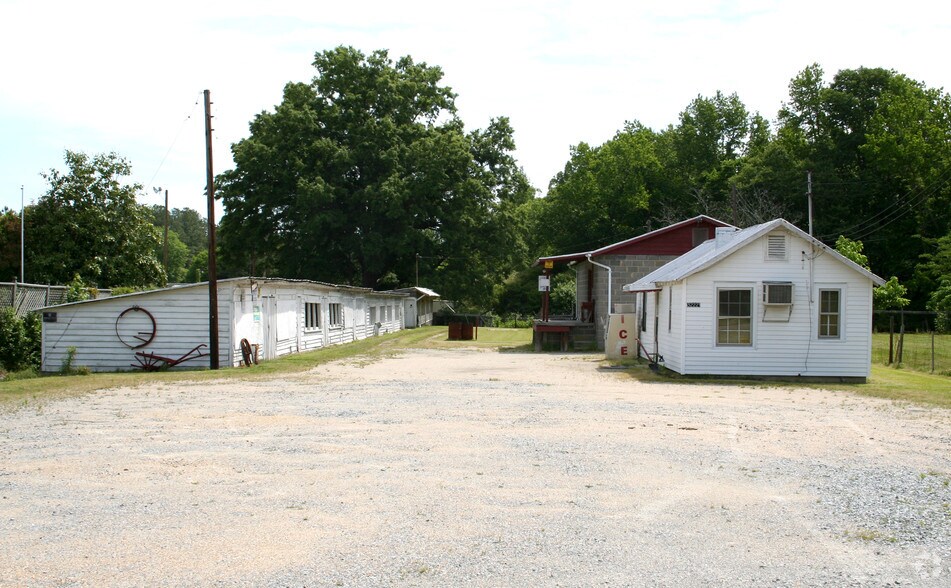 32221 S Main St, Boykins, VA 23827