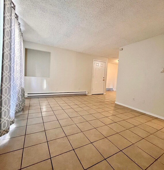 1403 Roosevelt Ave, Yakima, WA for sale - Interior Photo - Image 3 of 12