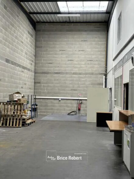 Flex in Saint-Fons for lease - Interior Photo - Image 2 of 8