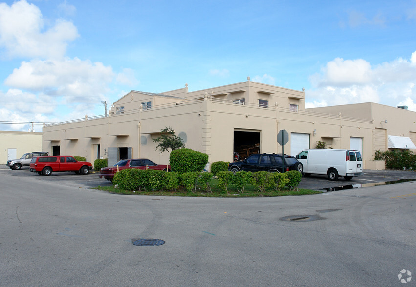 1101-1105 NE 9th Ave, Fort Lauderdale, FL for lease - Primary Photo - Image 1 of 2