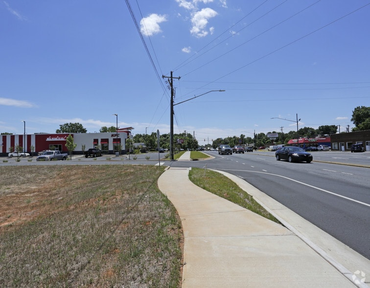 511 S Cannon Blvd, Kannapolis, NC for sale - Building Photo - Image 2 of 3