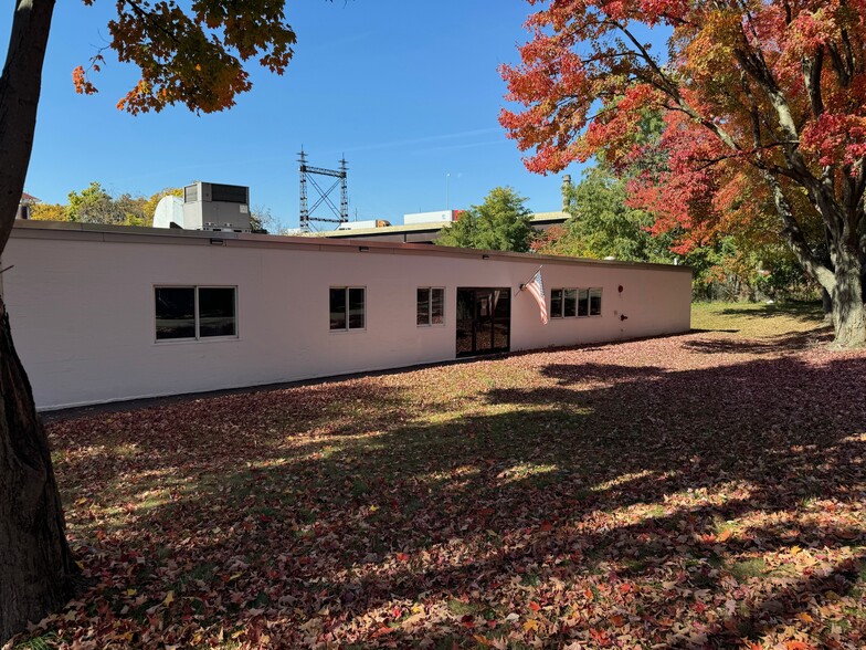 674 Naugatuck Ave, Milford, CT for sale - Building Photo - Image 1 of 12