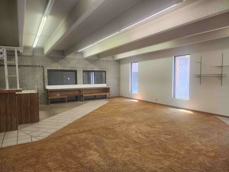 85 W 300 S, Bountiful, UT for lease - Interior Photo - Image 2 of 9