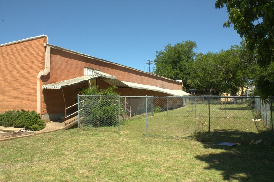 1901-1905 N 25th St, Waco, TX for sale - Building Photo - Image 2 of 3