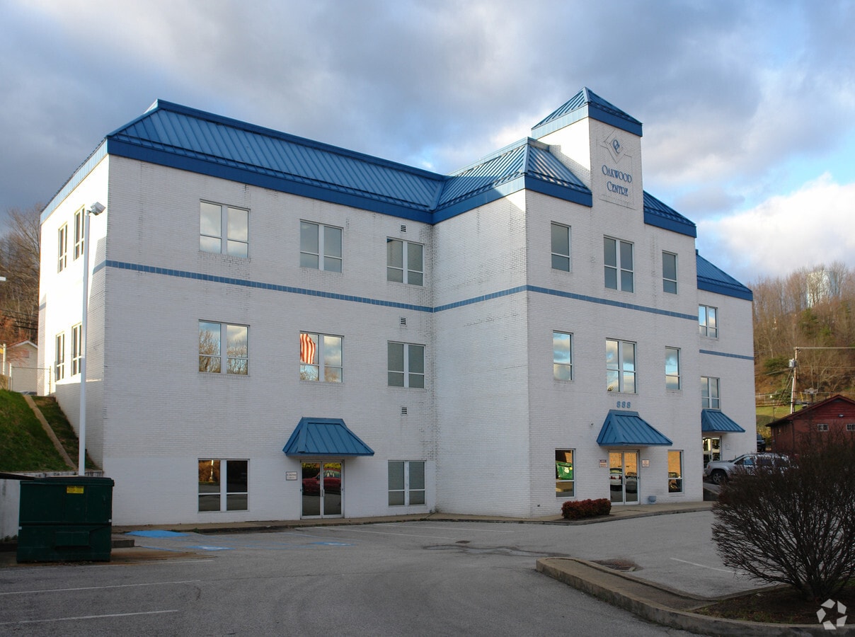 888 Oakwood Rd, Charleston, WV 25314