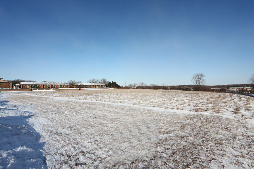 1021-1041 Office Park Rd, West Des Moines, IA for sale - Primary Photo - Image 1 of 1